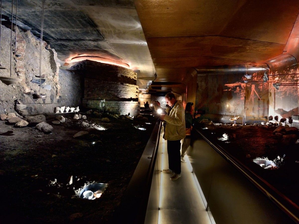 Visit information: Start a historical exploration journey