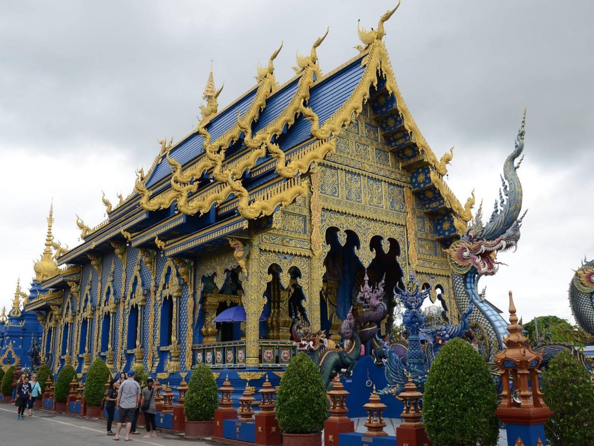 5. Must-Photo Angles at the Blue Temple and Expeditions to Explore the Surroundings