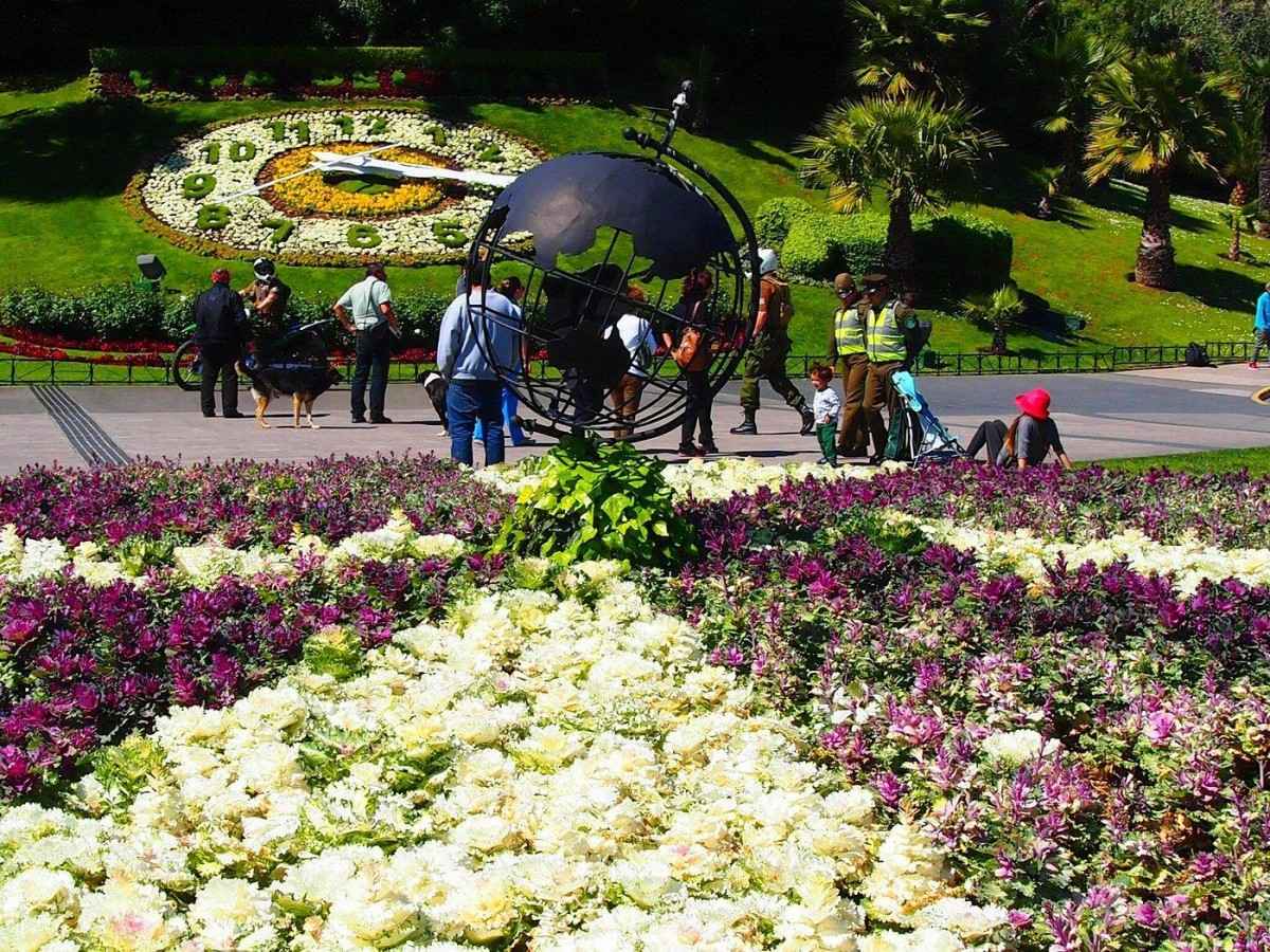 Why is it a “flower” clock? There's a little bit of the city's character behind it.