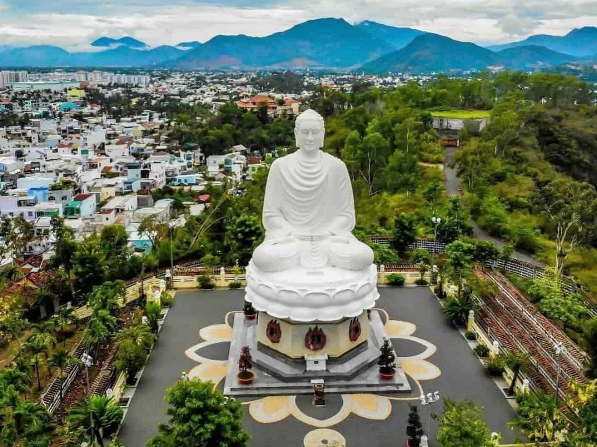 Hundred-year-old temple, hiding one story after another