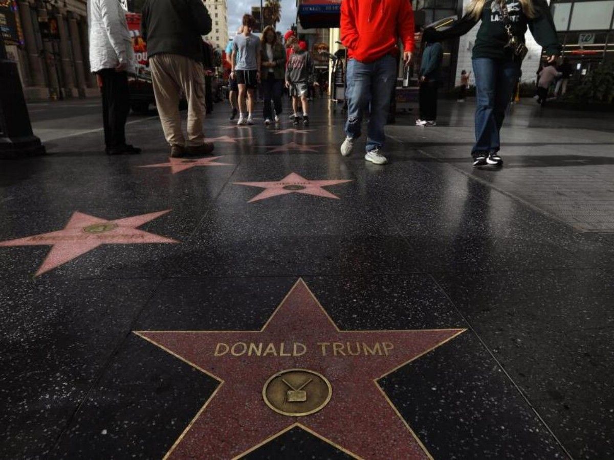 Walking the Walk of Fame: Photographs, Visits and Participation