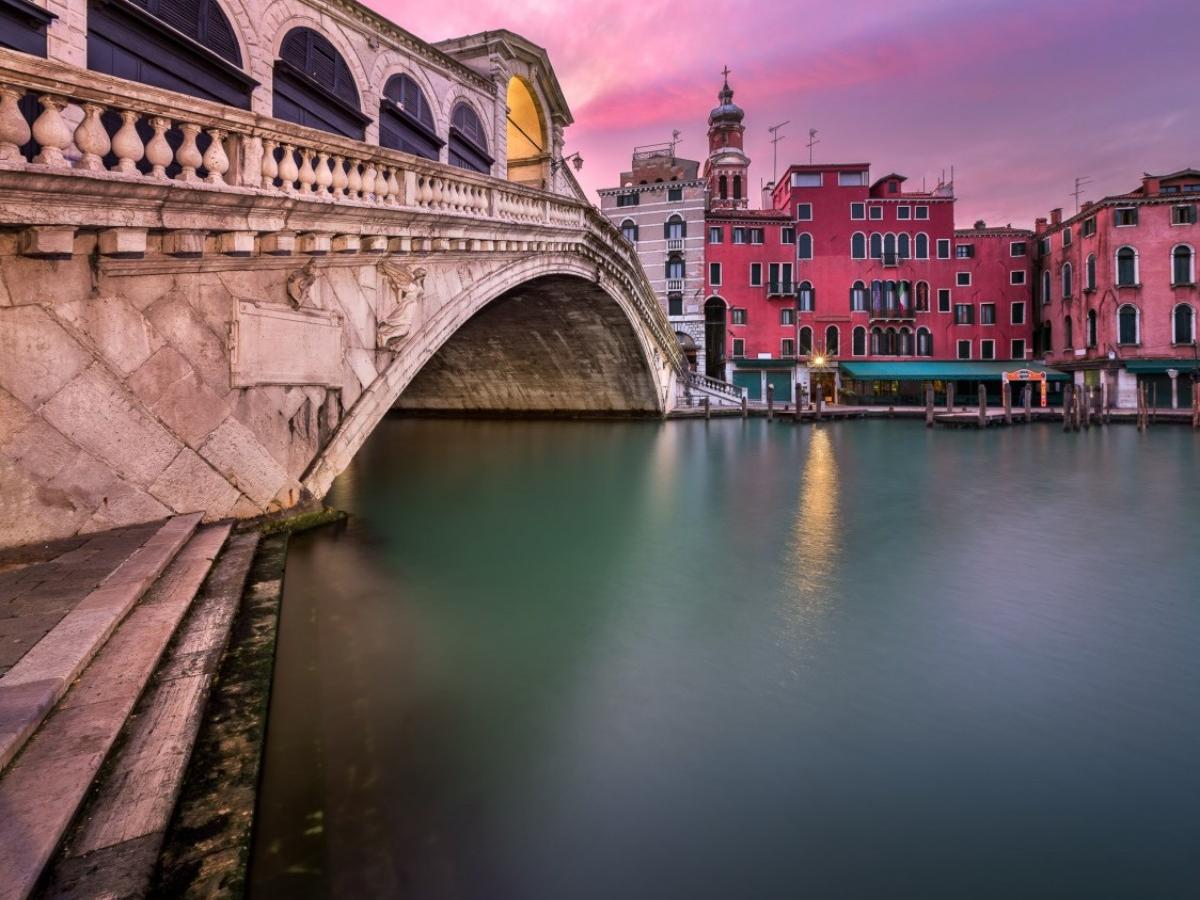 Finding the best viewpoints to see the Rialto Bridge from afar