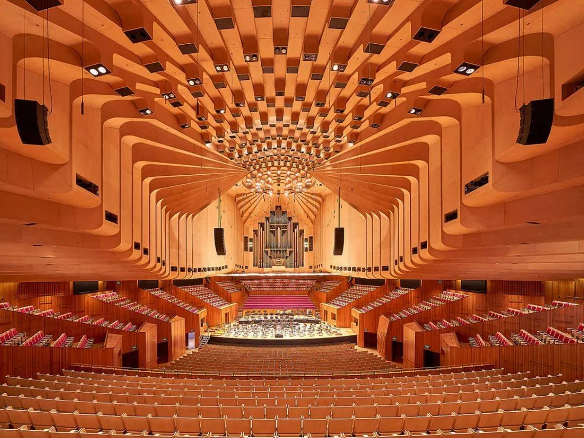 Immersive art feast, enter the world-class performance hall