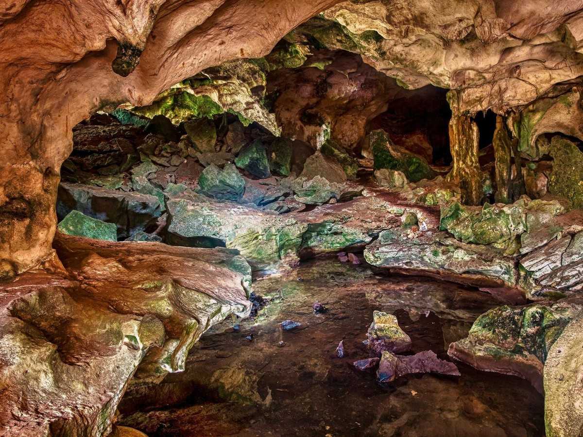 2. The magical visual feast of stalactites, stalagmites and "underground palaces"