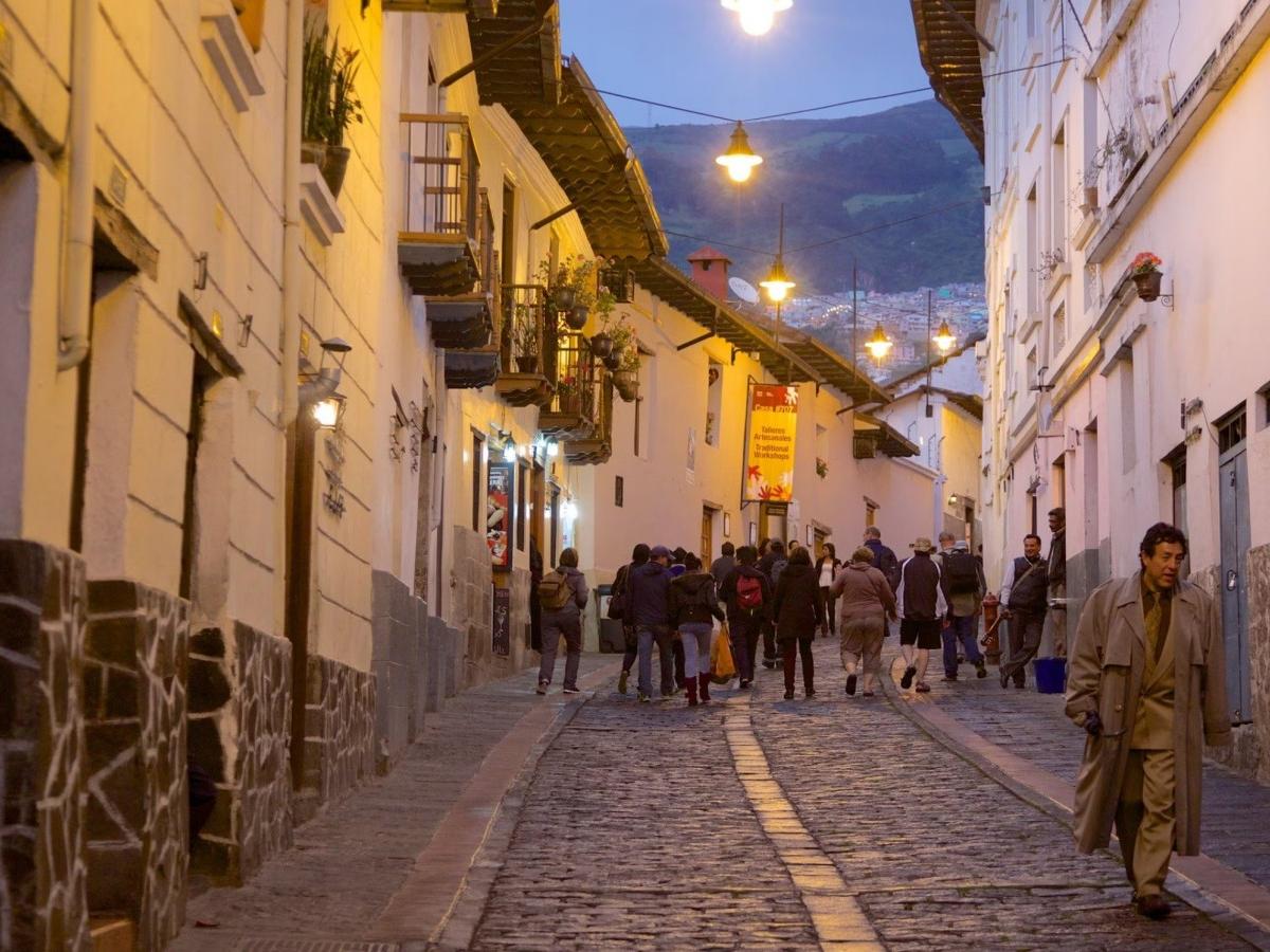 Nightlife in La Ronda: Experience Quito through food and music