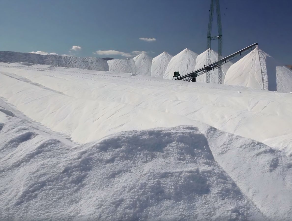 From seawater to salt crystals: a joint work of nature and technology