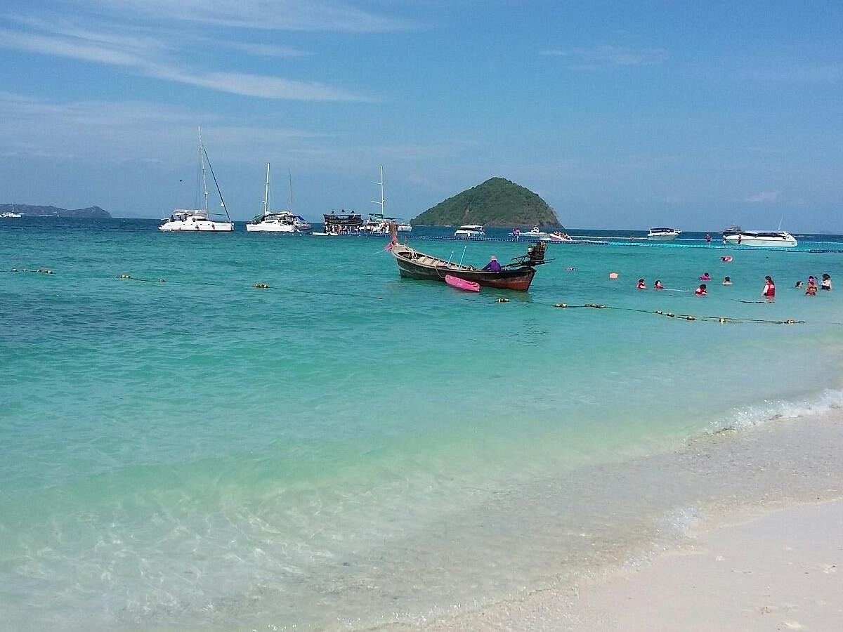 Don't Miss: Snorkeling, Eating and Exploring the Island