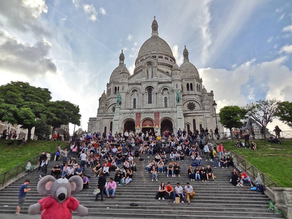 Market life: the life of Rue des Abbesses