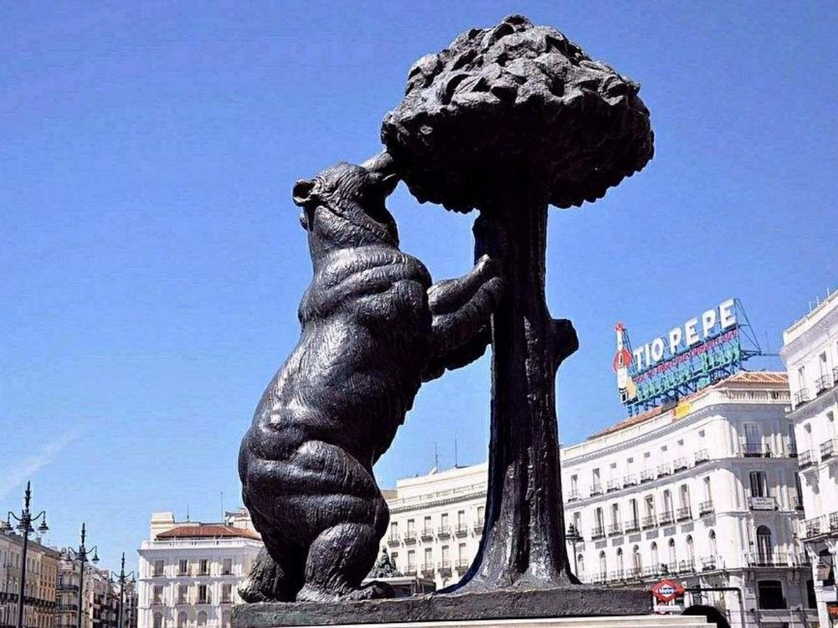 6 must-visit landmarks to experience the charm of Puerta del Sol!
