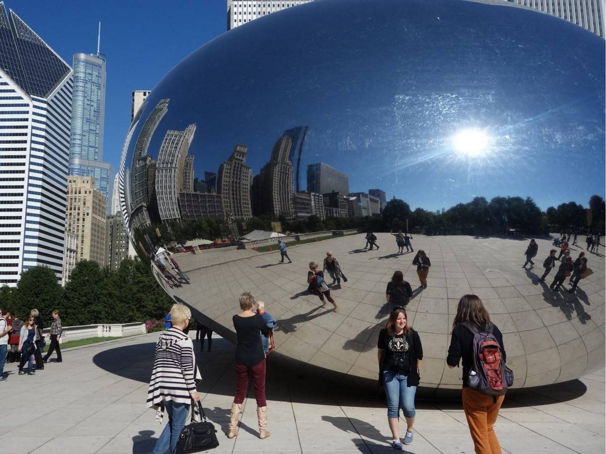 Late afternoon: walk around the lake, Chicago night has just begun!