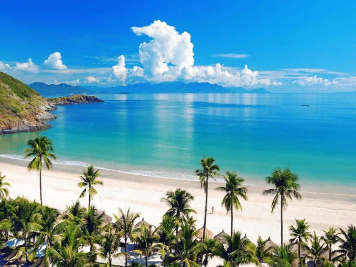 Sunshine and beach: the first impression of My Khe Beach