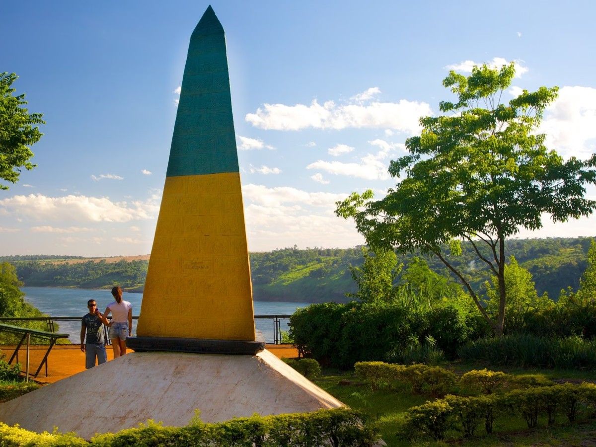 Tips for saving money on local transportation in Puerto Iguazú