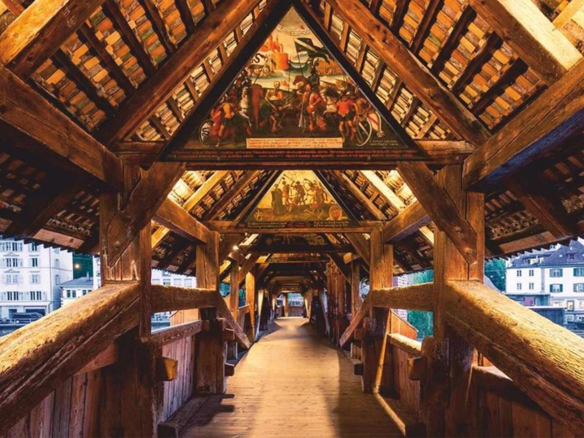 A gallery of paintings tells the history and legends of Switzerland