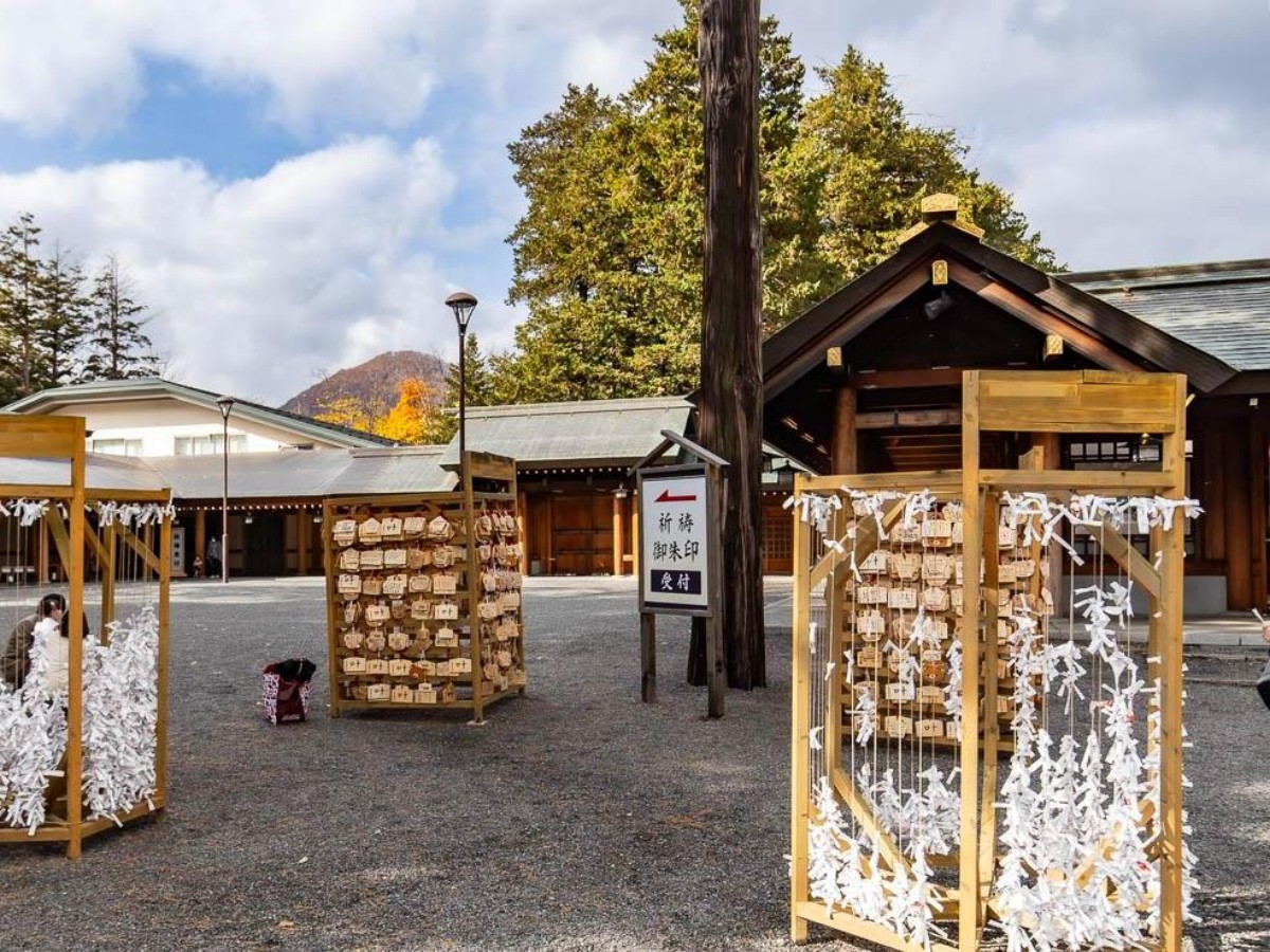 Rope knot prayer: the symbolic meaning of Shintoism