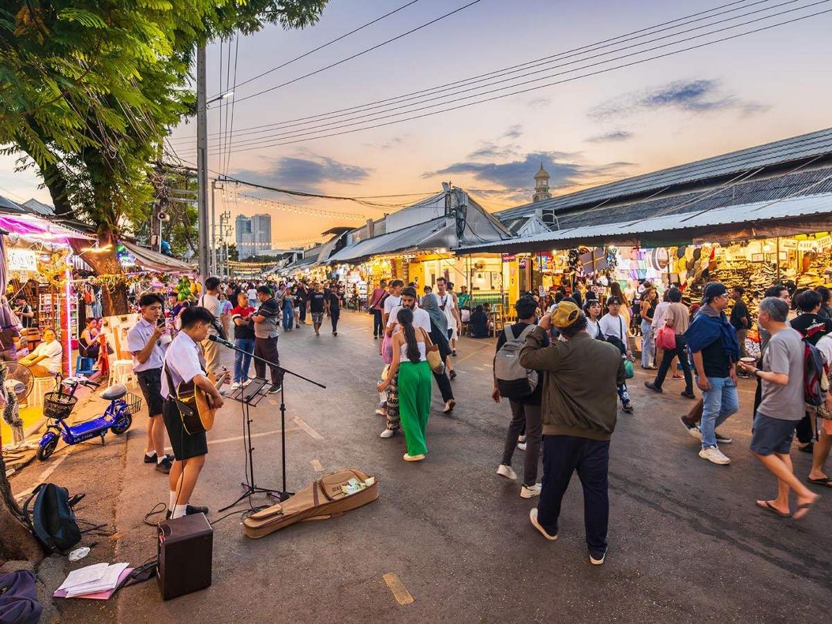 1. Chatuchak Market Overview: The World's Largest Open-Air Shopping Maze