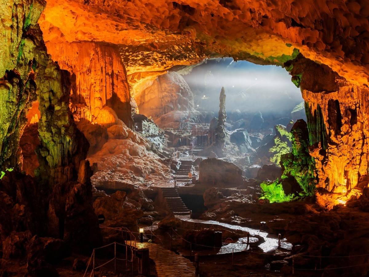 Finale: Fantasy Paradise, the Sacred Place of the Cave