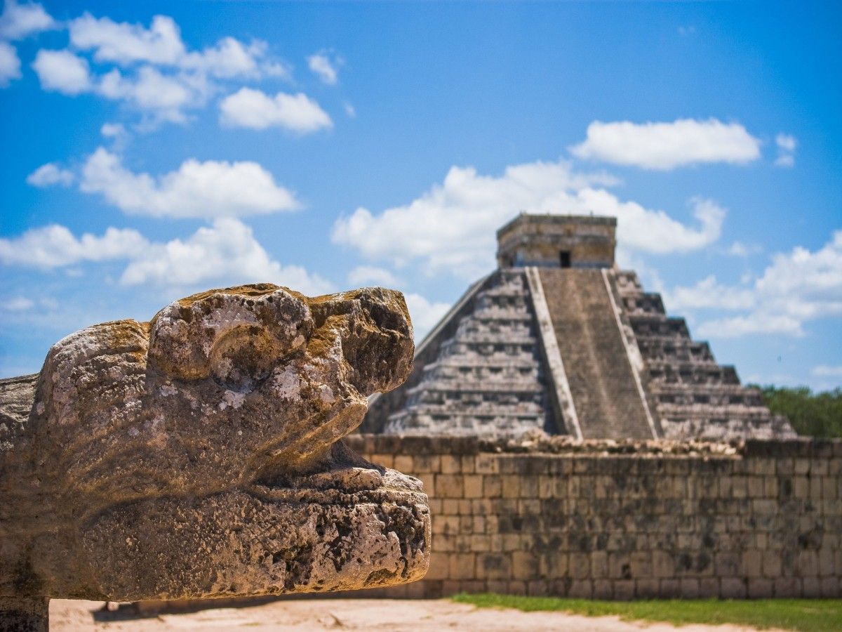 Third stop: Warrior Temple and Thousand Column Square - Glory and mystery coexist