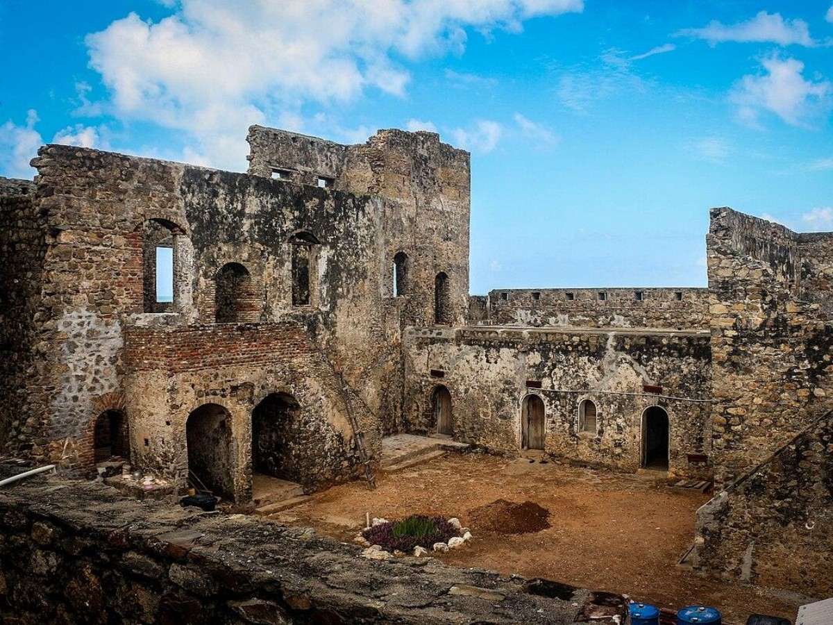 Historical background of Fort Amsterdam: the intersection of empire and colonization