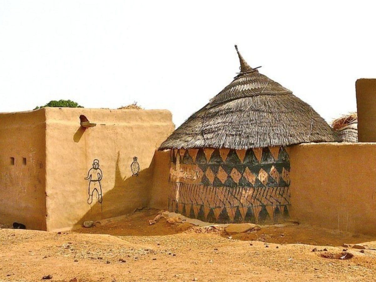 2. Mud house architecture: wisdom written with mud
