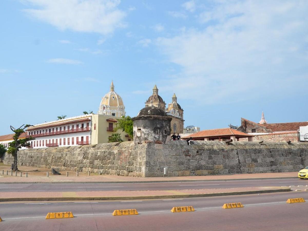 Pirates, empires and impenetrable stone walls