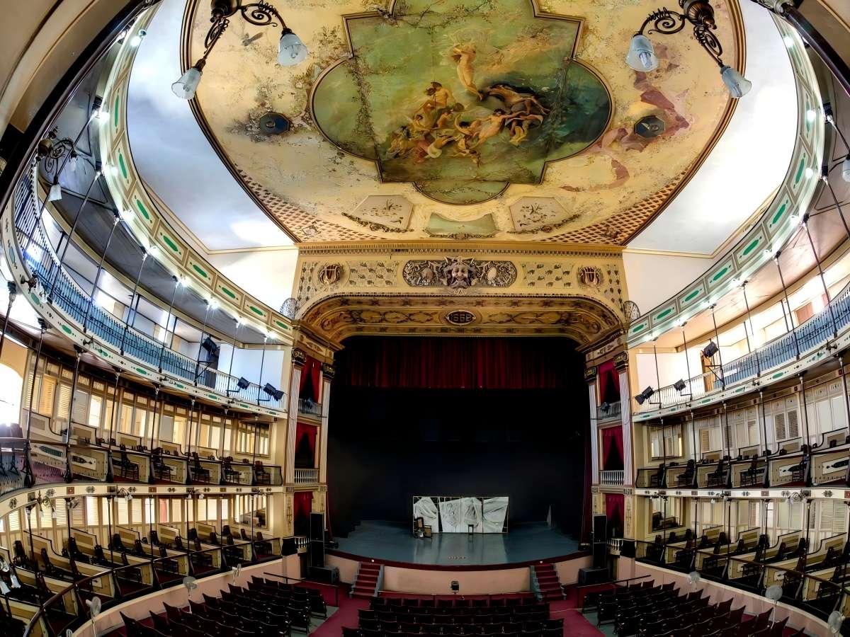 Getting to know the layout of the theater and finding the golden perspective