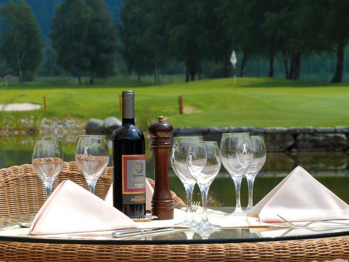Luxurious club facilities, enjoy Swiss-style distinguished service