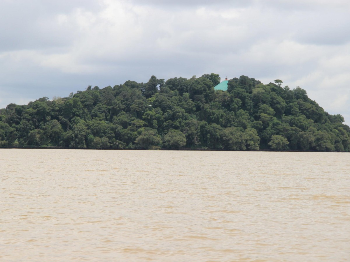 Accommodation and food: slow life experience by the lake