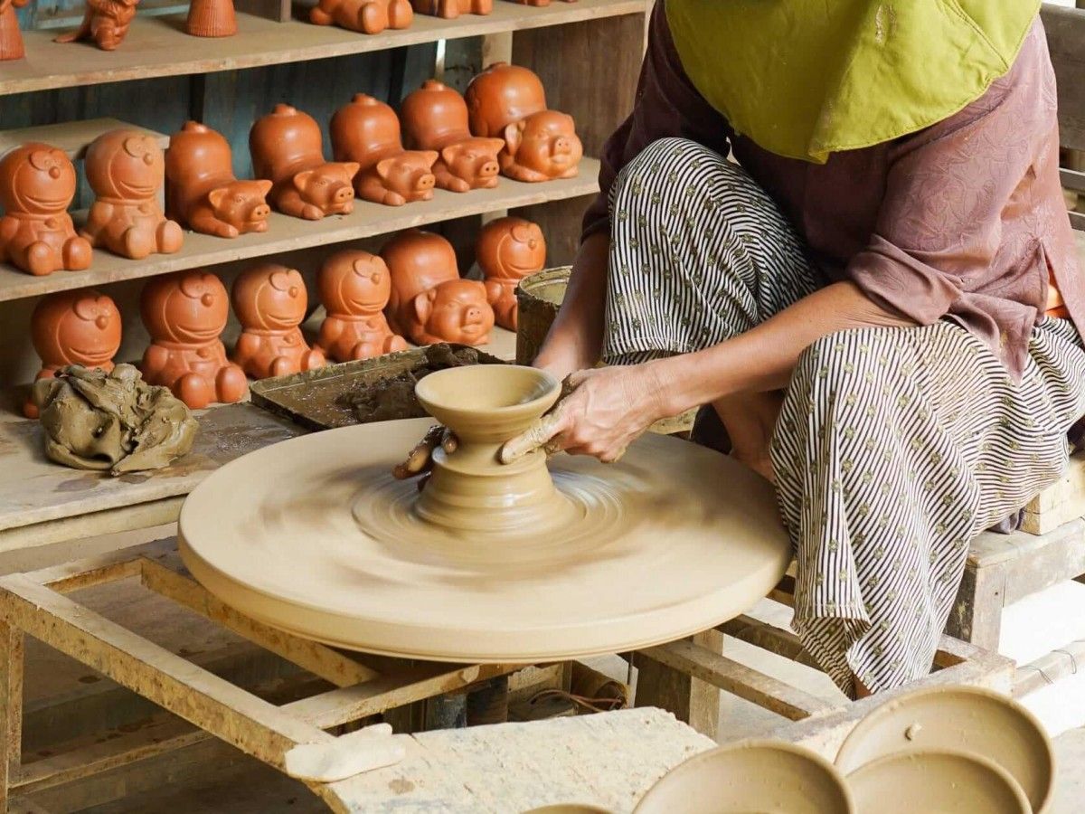One-day potter: immersive hands-on experience course