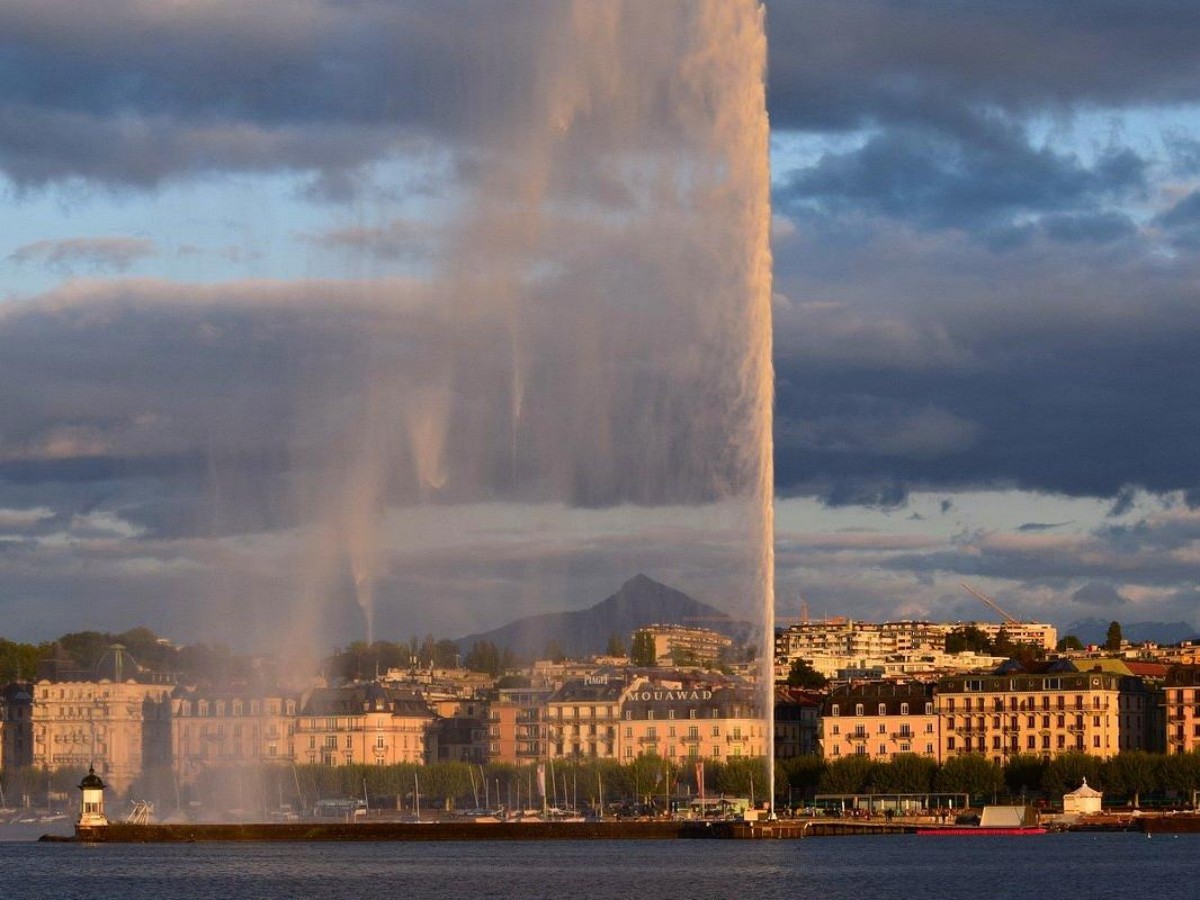 In-depth understanding of Jet d'Eau