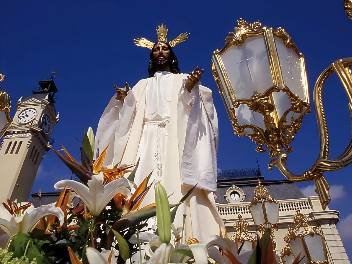 How to maintain decorum during religious services?