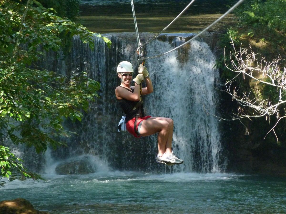 [Hidden gameplay 1: Zipline over the waterfall, adrenaline soars]