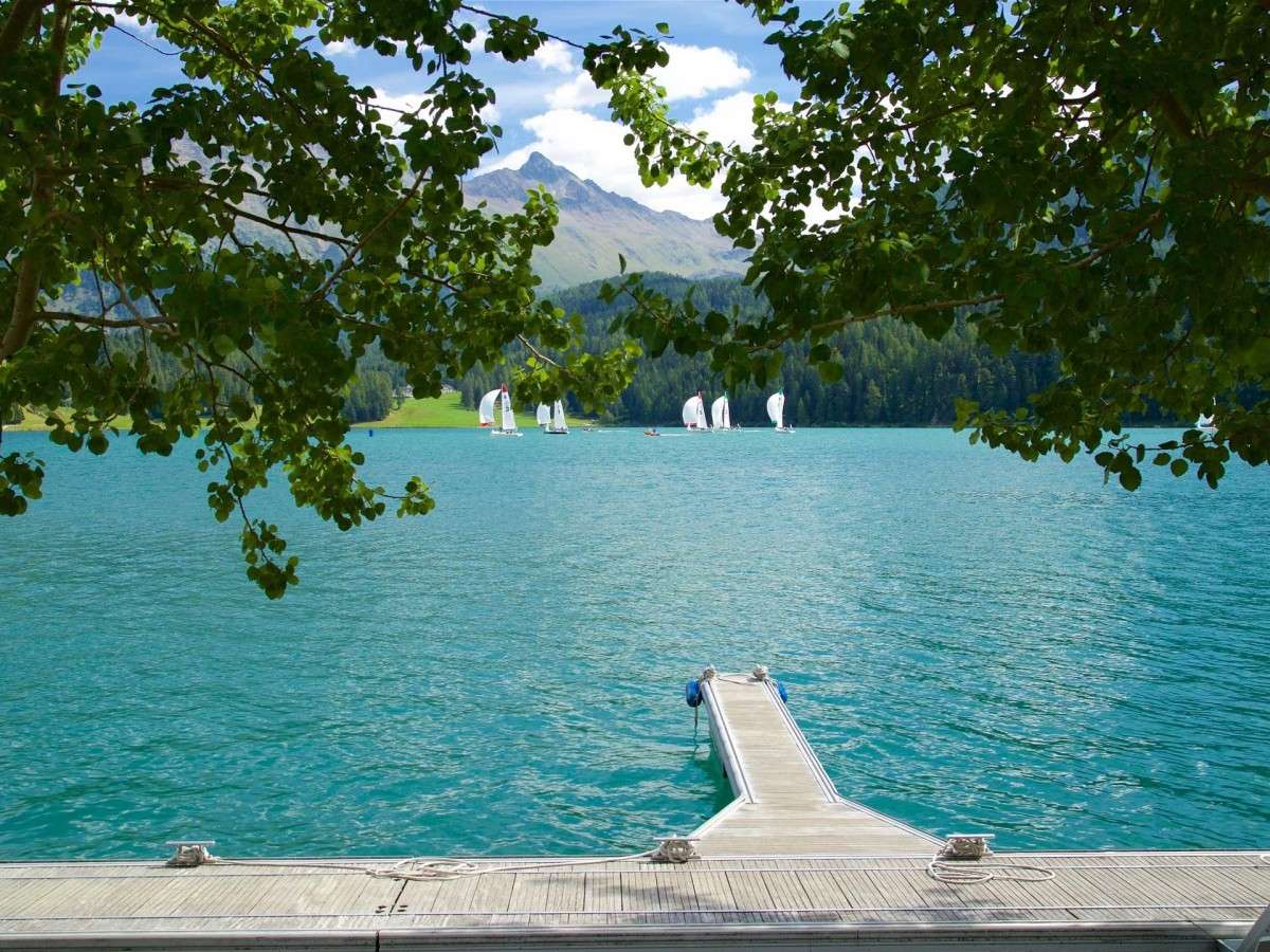 How to book? It's only a step away to cruise around Lake St. Moritz!