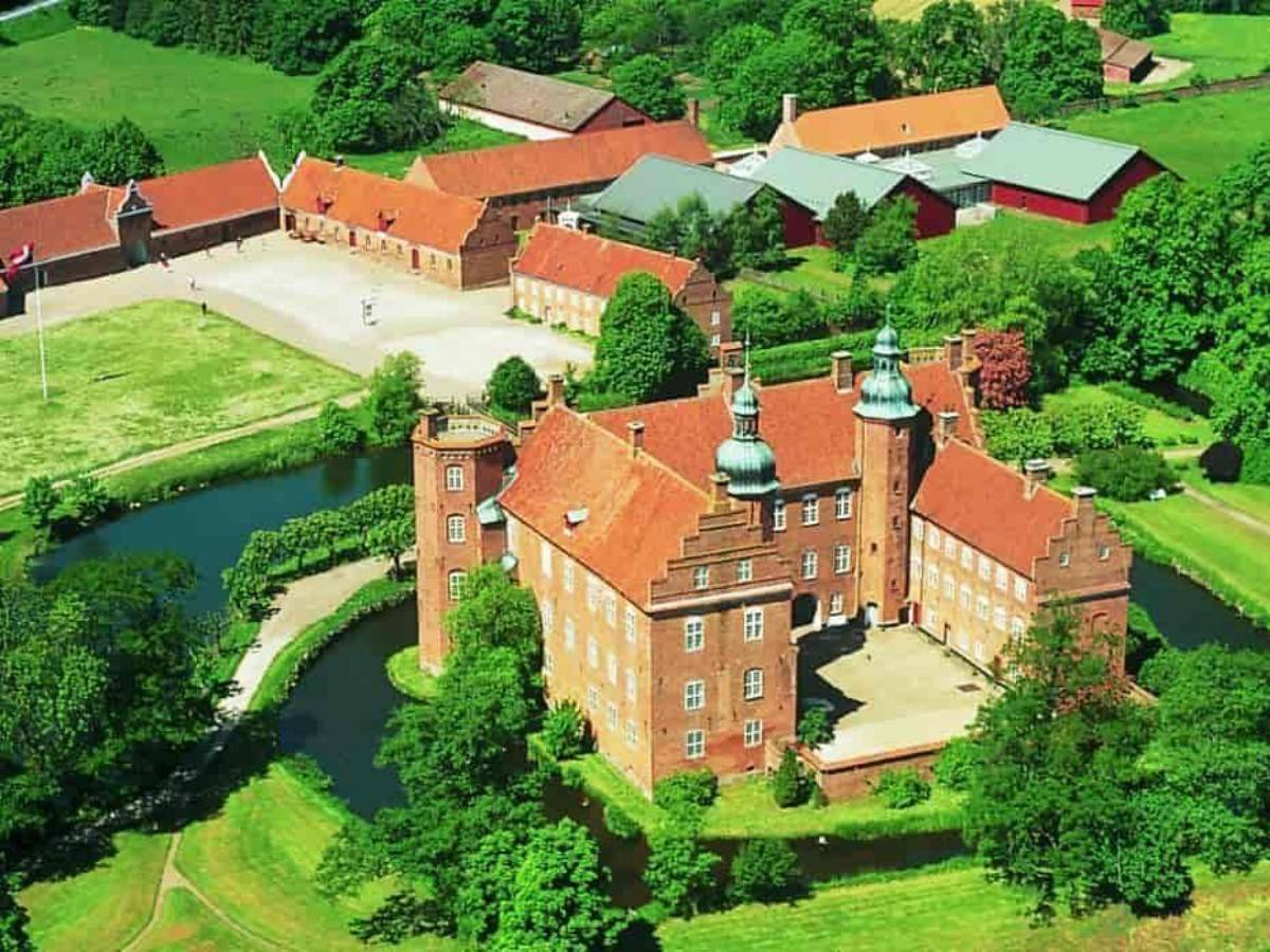 Symphony of history and nature: the dual charm of manor activities and rural scenery