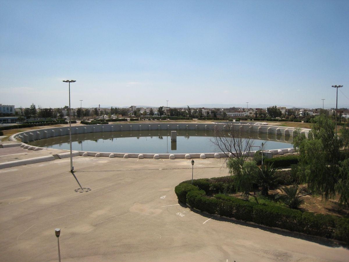 Civilization process: the rise from an oasis to a holy city