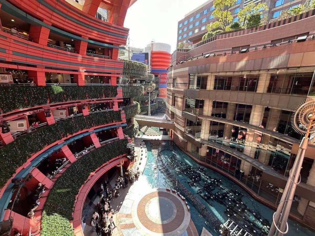 4. Hidden "Theater City" and Ramen Arena