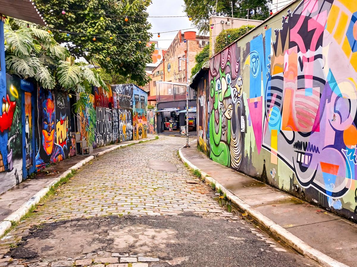 Deep experience: the symbiosis of art and city