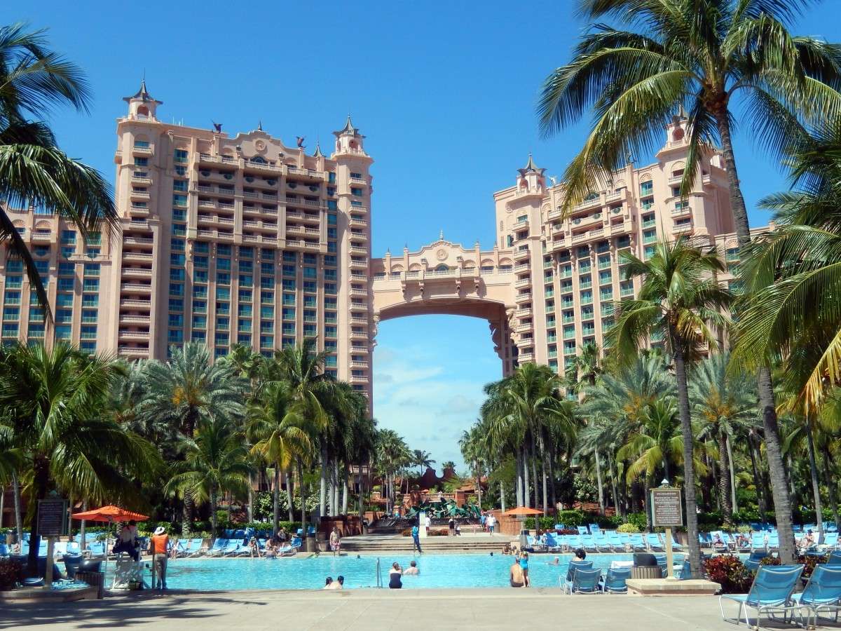 Stay in the Royal Towers and start a luxurious journey