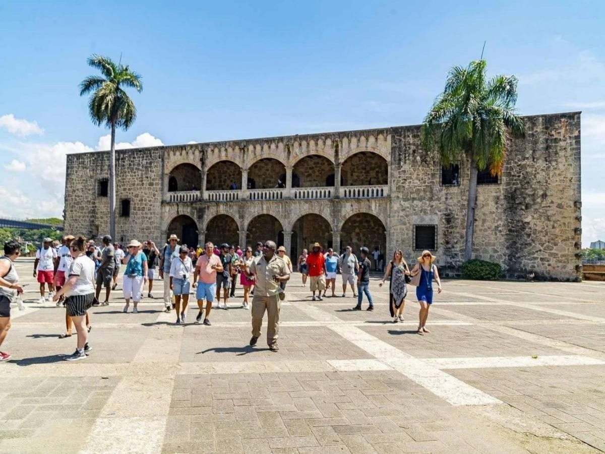 The vitality of the square: a place where social interaction and culture meet