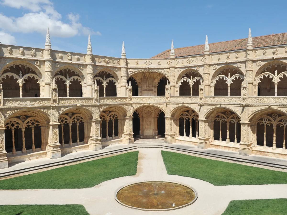 The beauty of architectural details: a miracle carved in stone