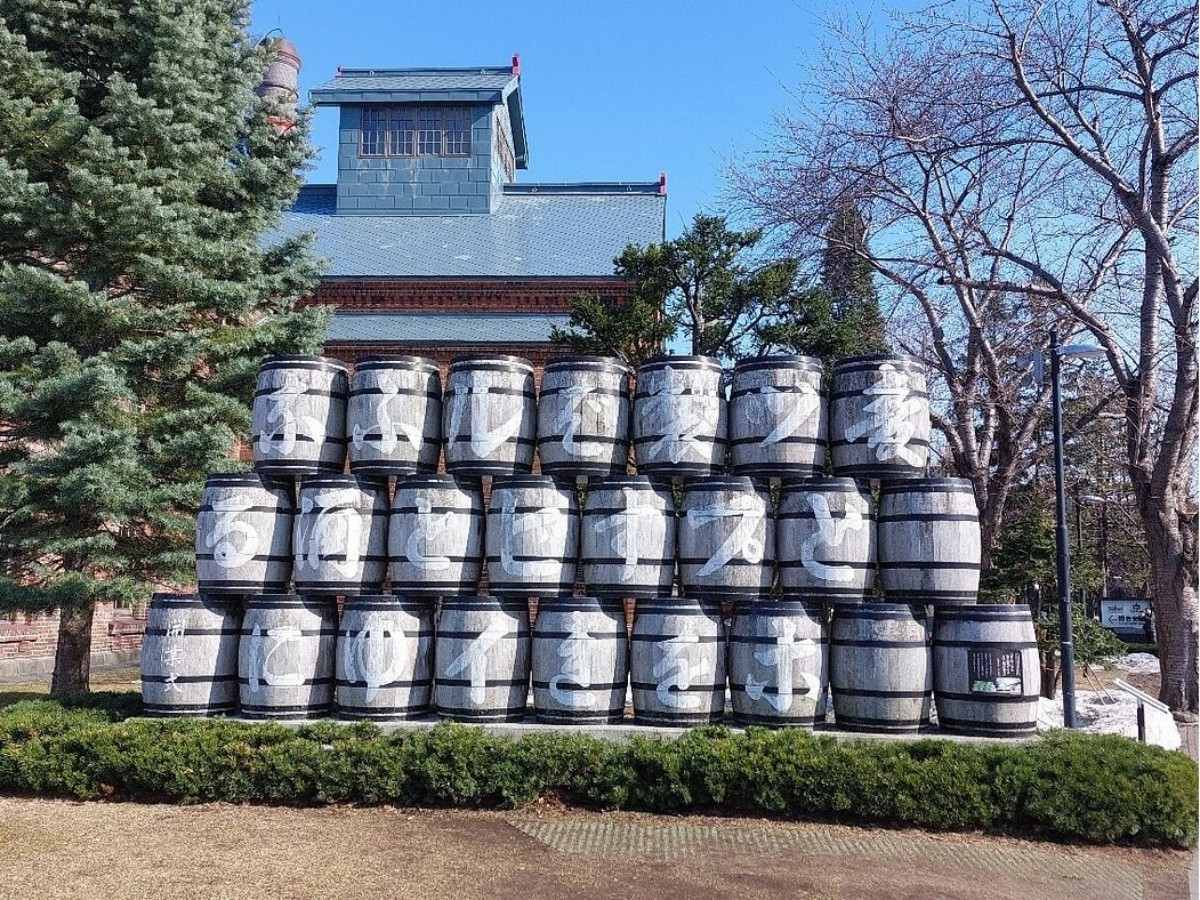 Recommended photo spots: From beer can sculptures to old-fashioned advertising walls