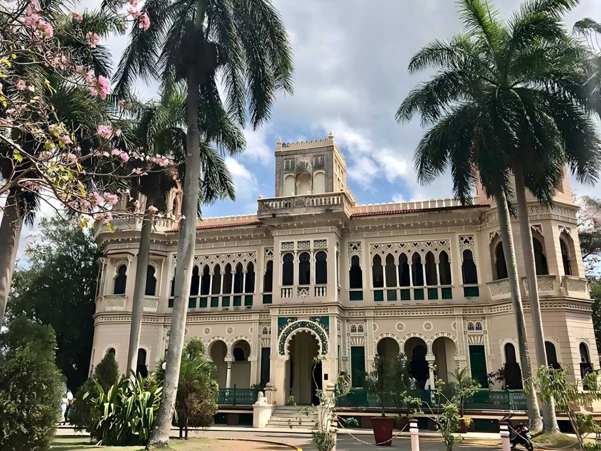 Exotic architecture, let love spread in the details