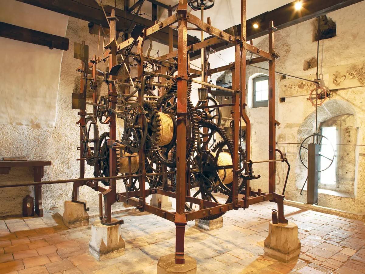 Act IV: Climb up the clock tower and overlook the fairy-tale scenery of Bern