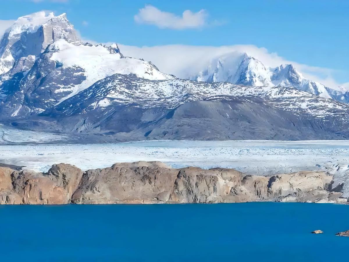 Glacial wonders: the flow of the Millennium ice sculpture