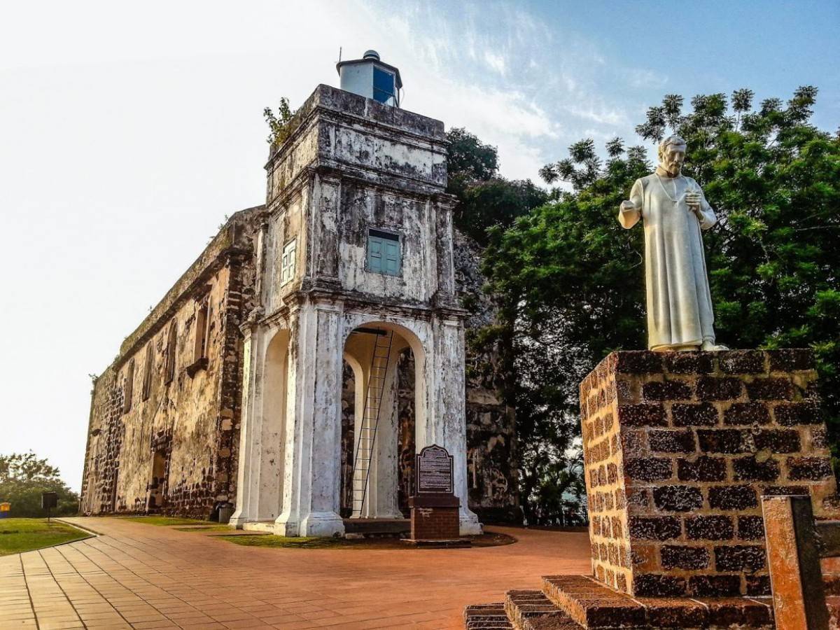 Surrounding facilities: convenient services and diverse