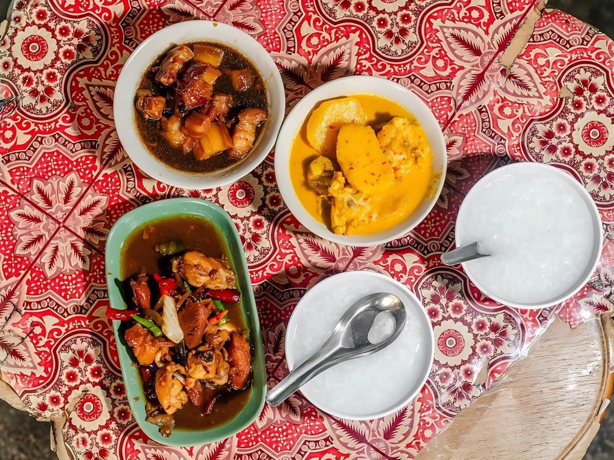 Night Market Food Tour: Savor the Local Flavors