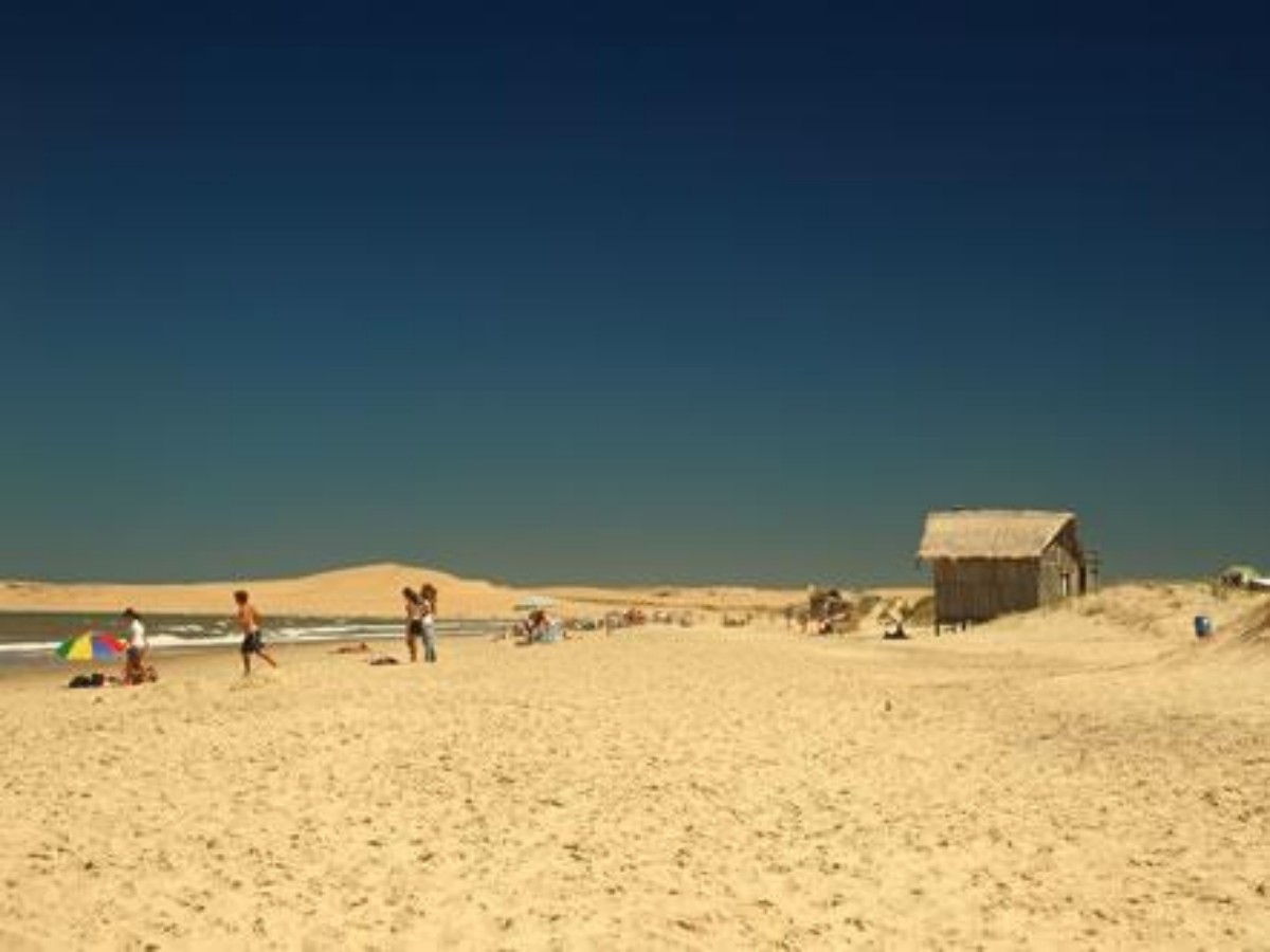 Sandboarding: primitive and exciting extreme sports